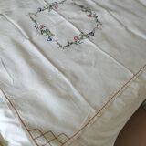 Nappe ancienne en lin brodée de fleurs