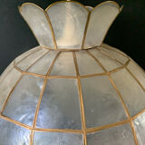 Mother-of-pearl suspension