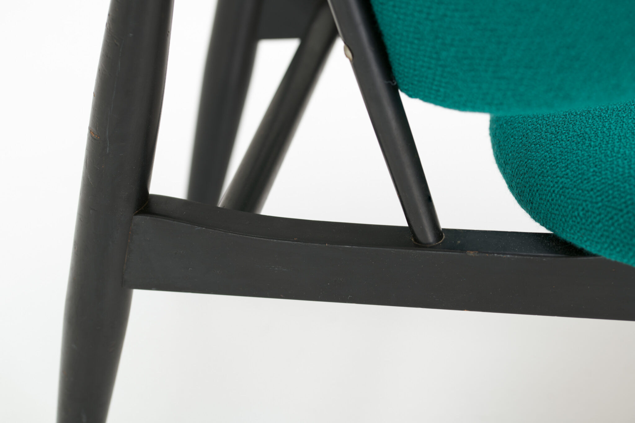 Shell lounge chair