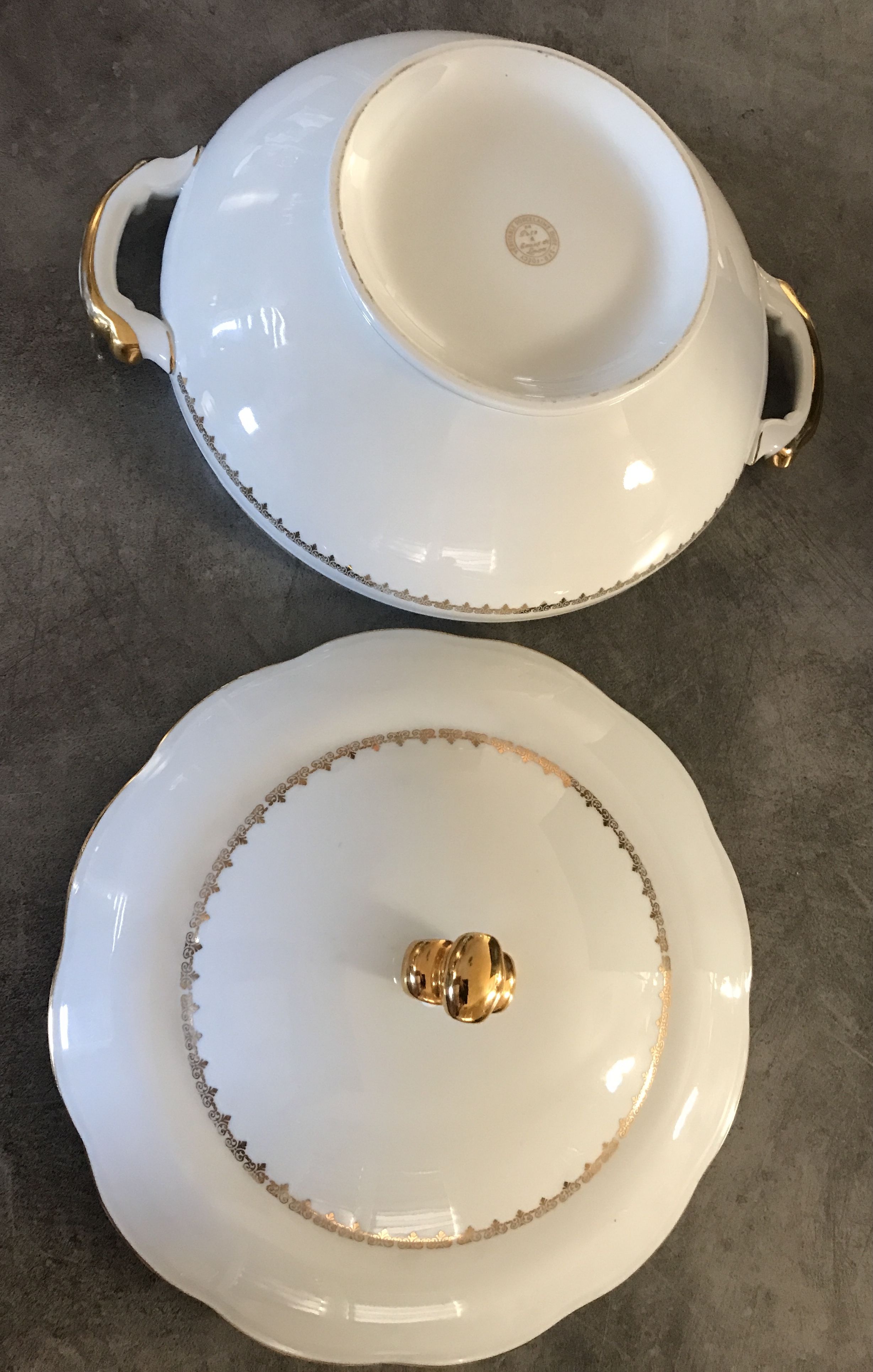 Soup bowl in white porcelain paste and enamels of limoges finish gilding