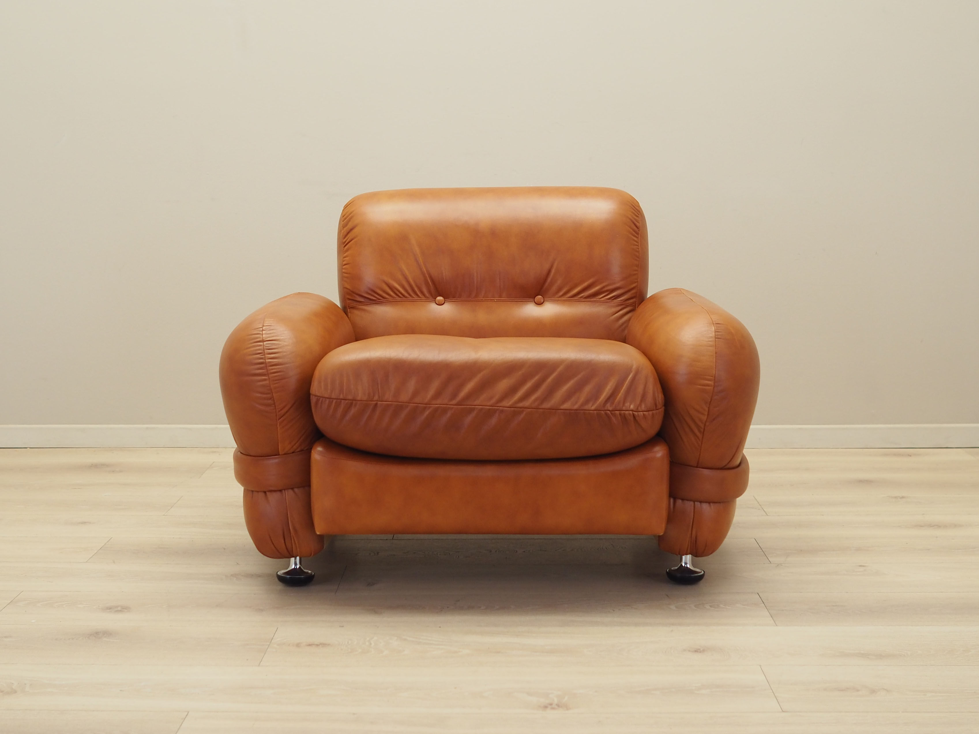 Leather armchair, Italian design, 1970s, production: Italy