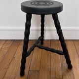 Tripod stool with spool legs