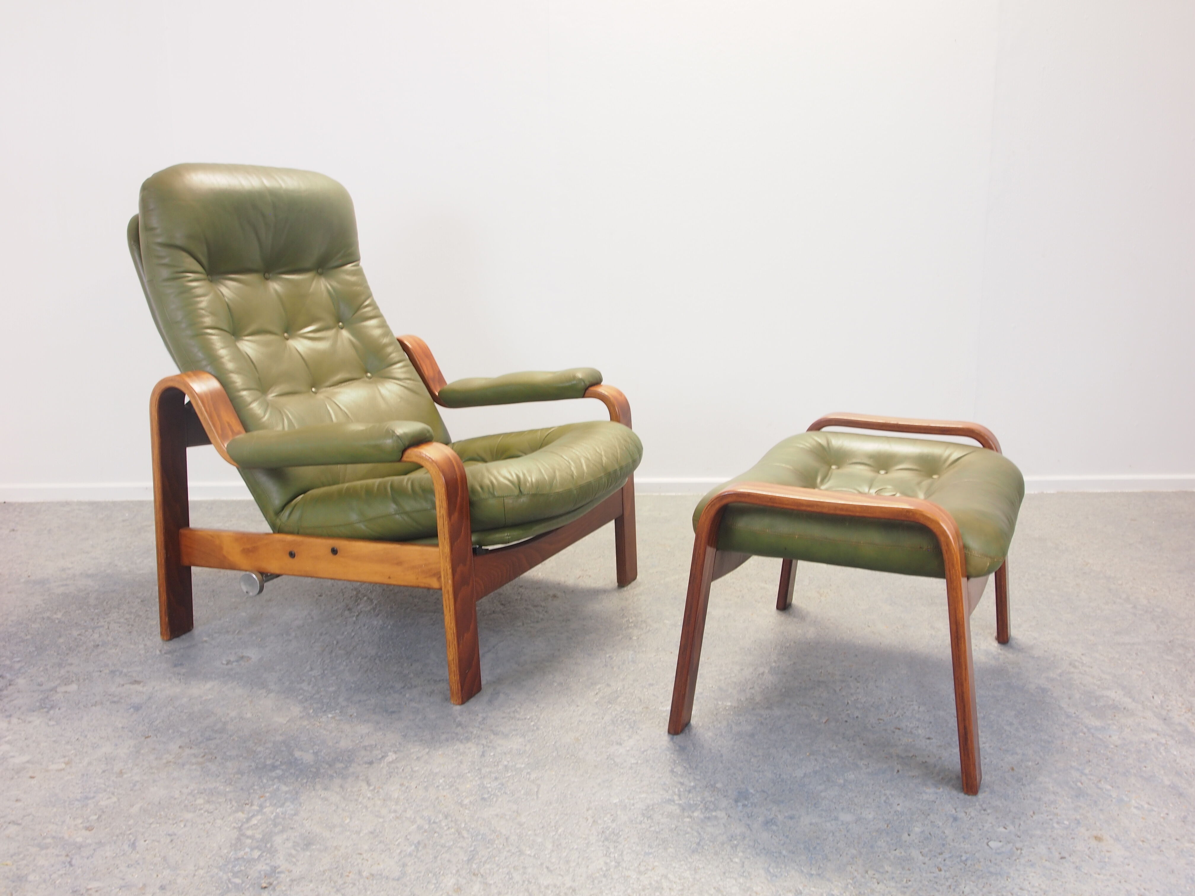 Vintage Scandinavian seventies G-møbel green leather lounge chair with ottoman