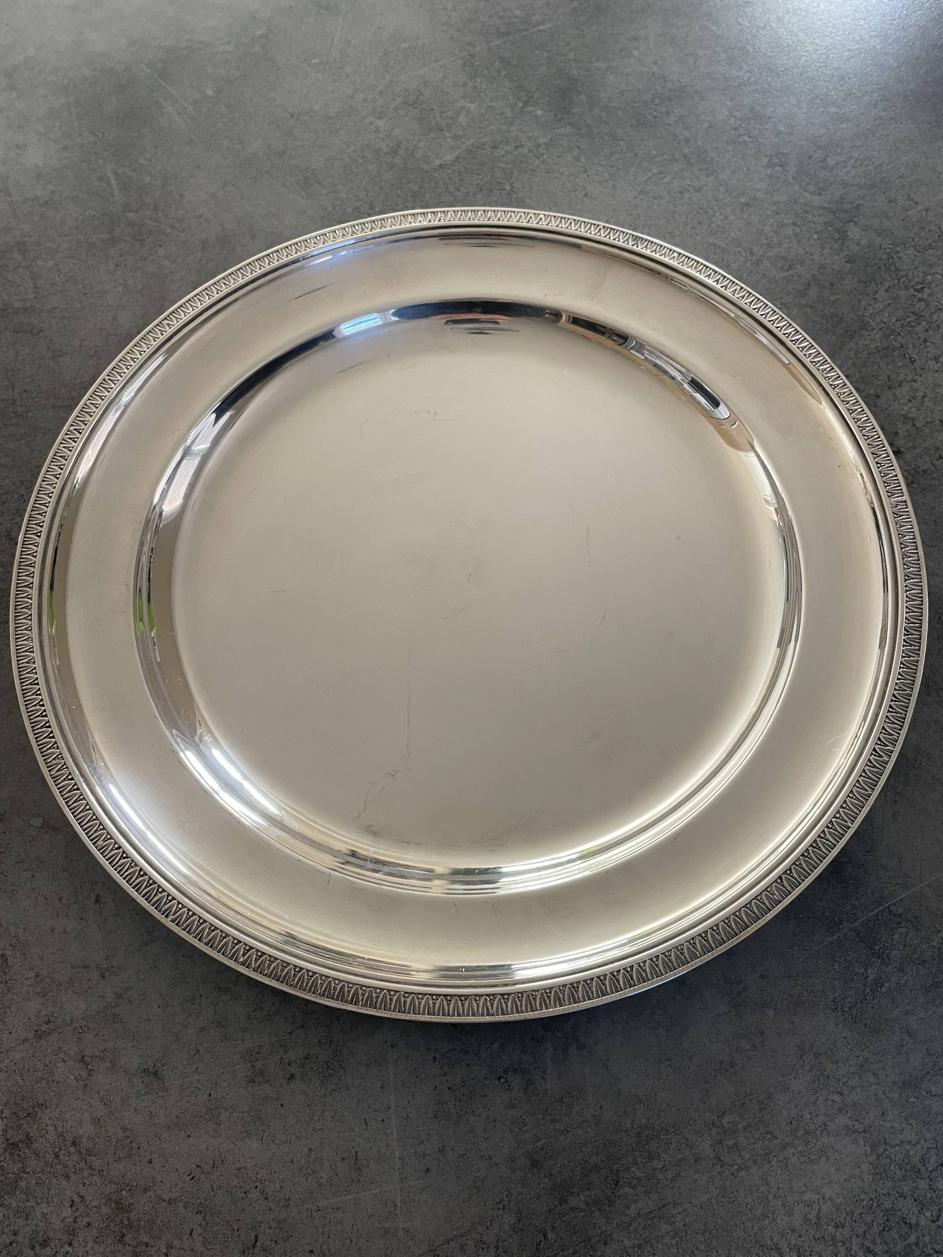 Round silver metal outline water leaf decoration, Félix Frères Goldsmith