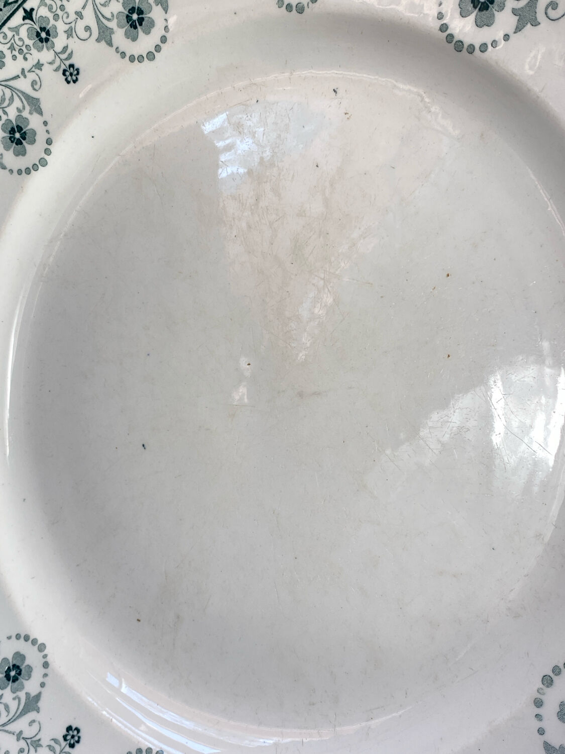 Round plate, iron earth, Wolves' Mills