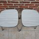 2 anciennes chaises en formica blanc