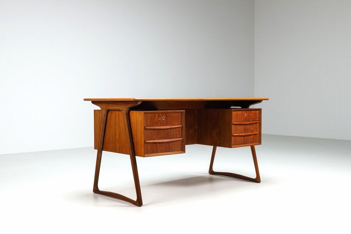 Svend Age Madsen freestanding desk in teak H.P. Hansen Denmark 1960