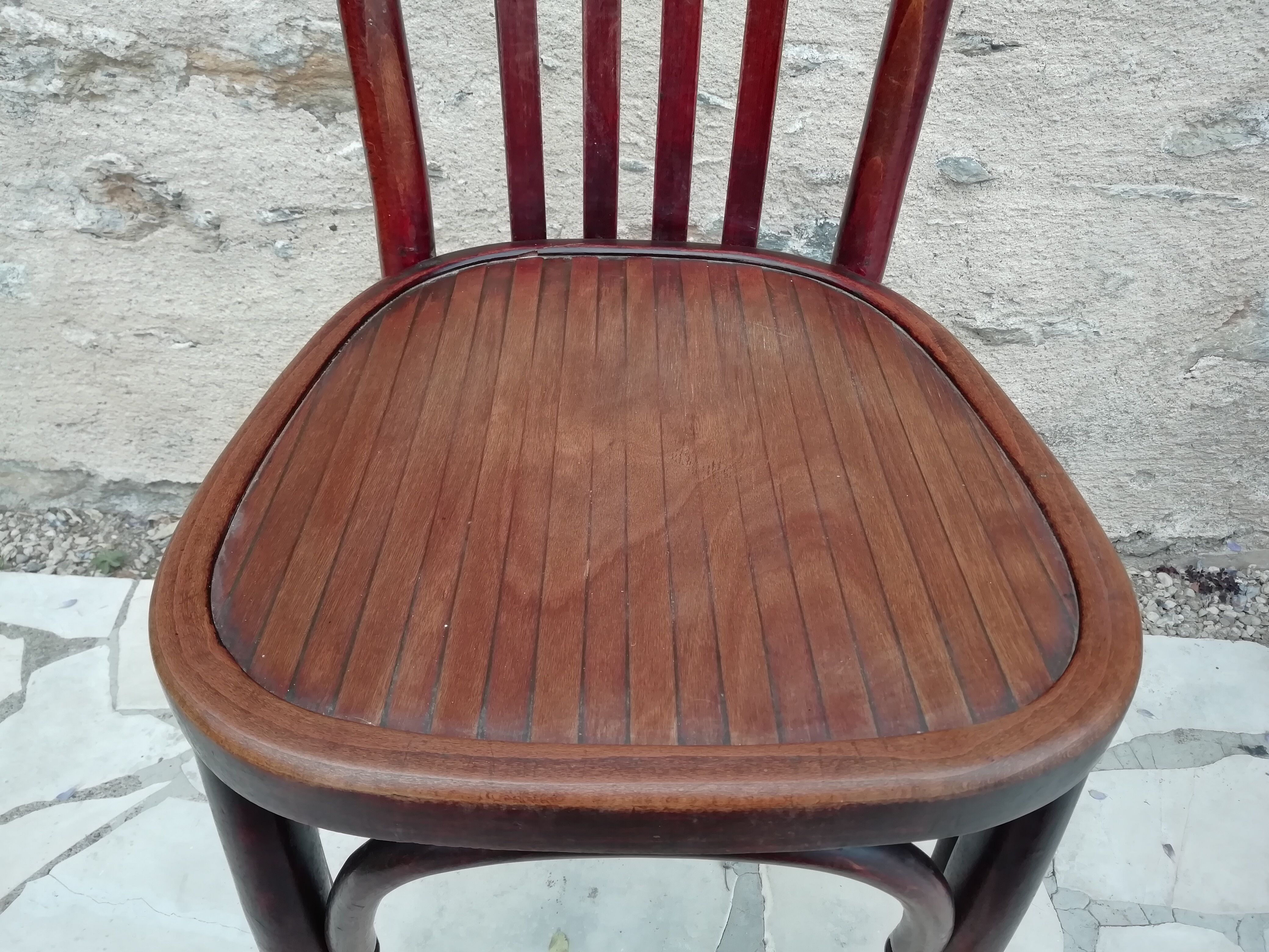 Fischel bistro table and 3 thonet chairs