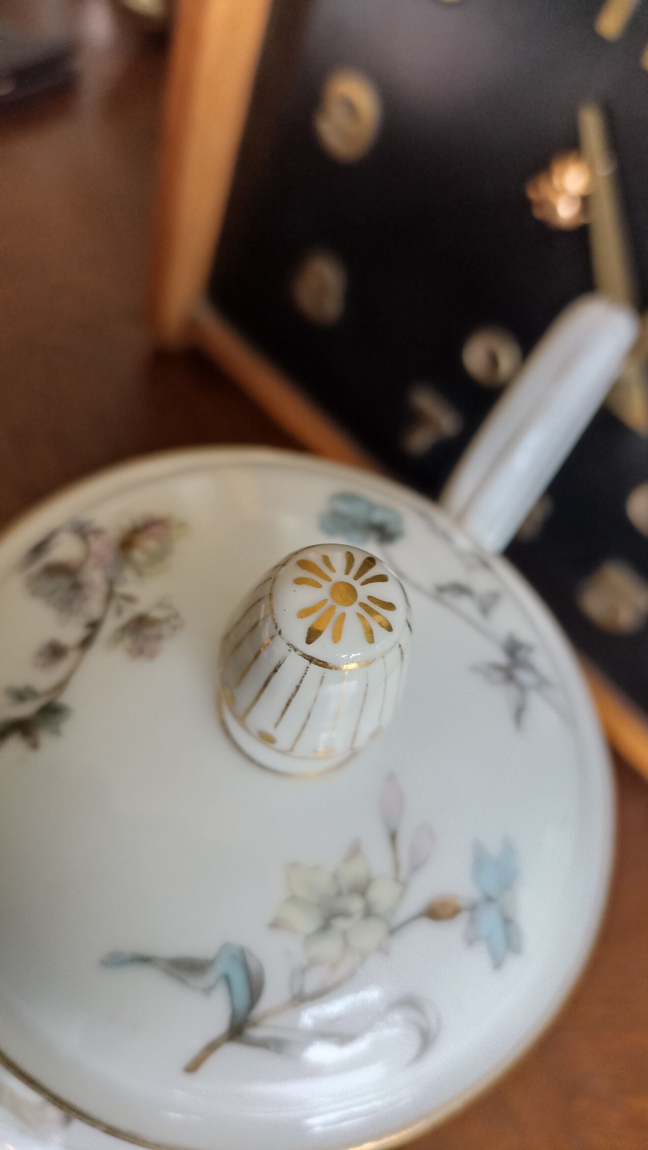 Paris porcelain pourer, Vermont Brothers of the nineteenth century