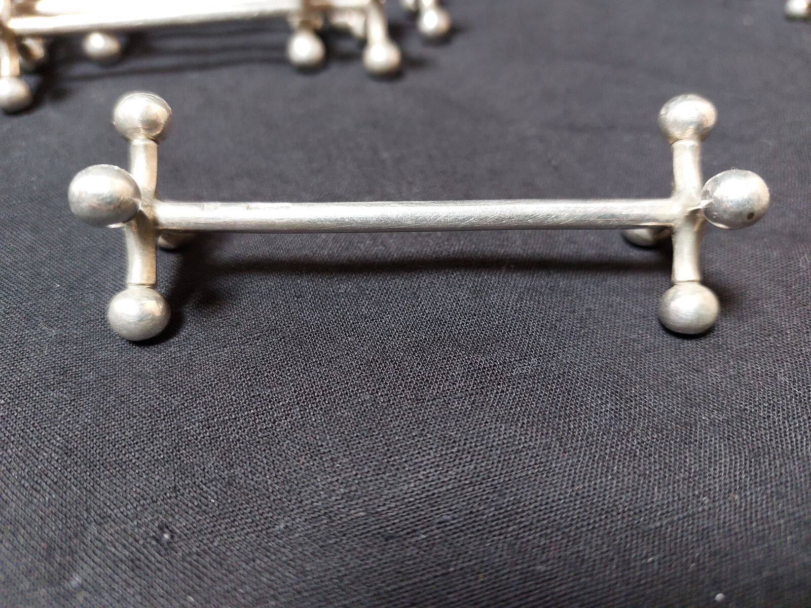 17 porte-couteaux Christofle en métal argenté modèle Atonium