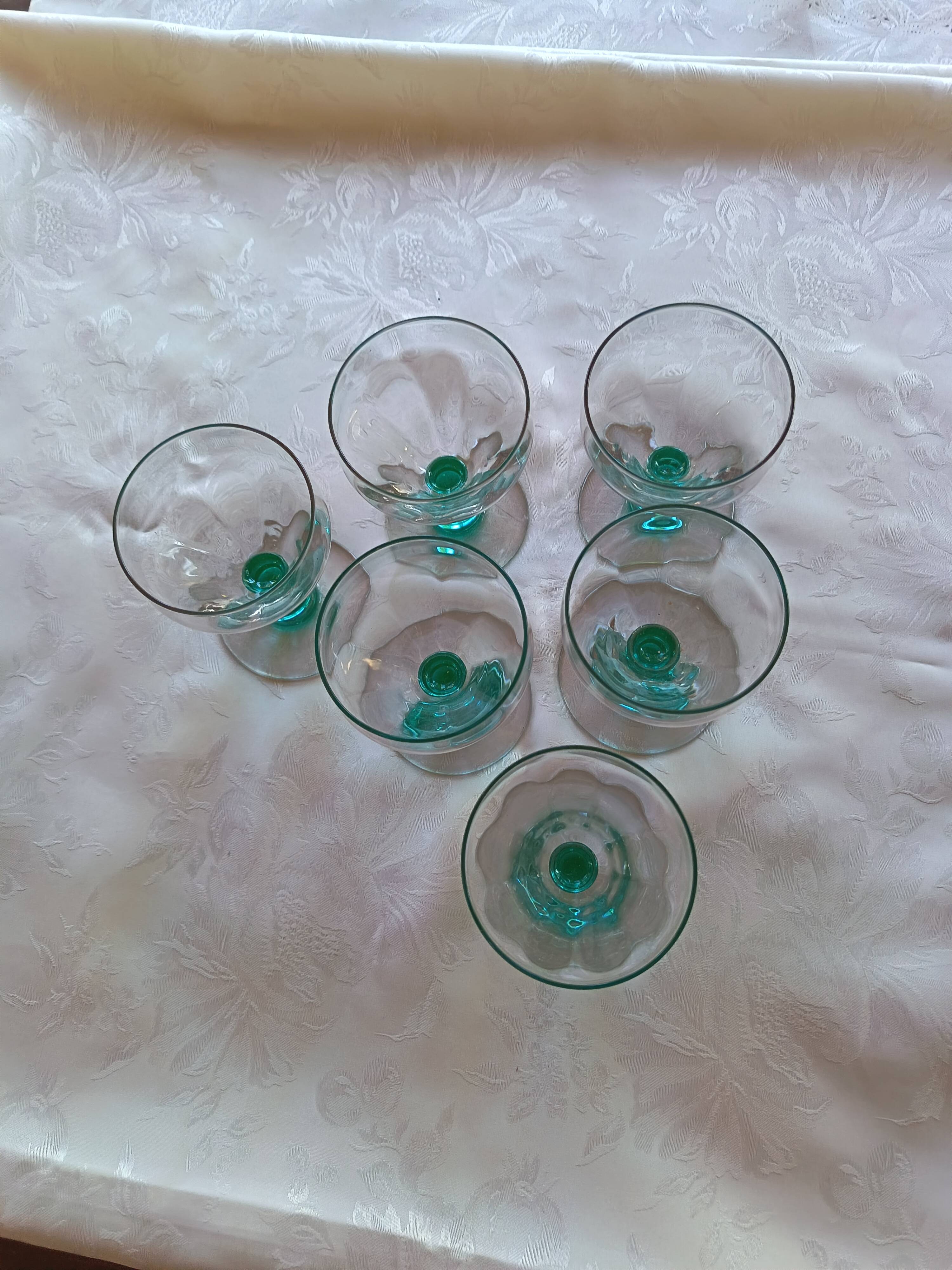 Wine glasses with ouraline feet