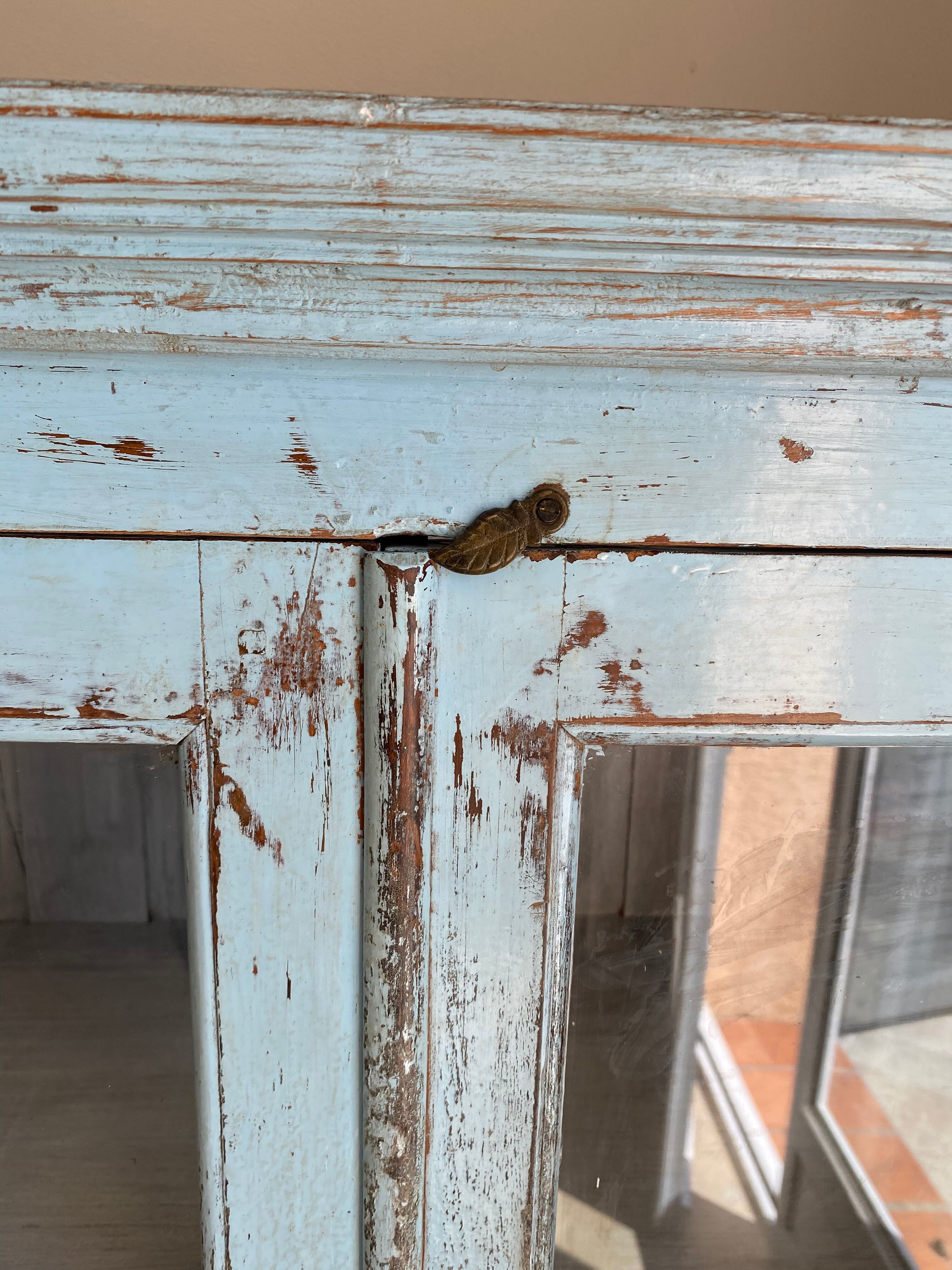 2-door painted glass window