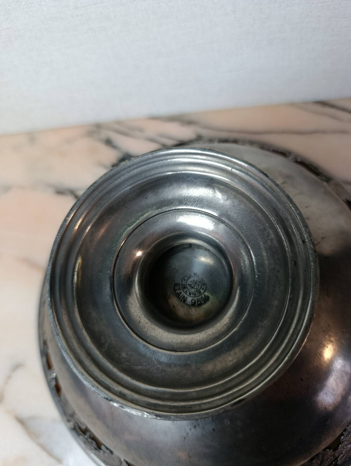 Fruit bowl in pewter