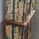 Armoire vitrée en bois ancienne patinée