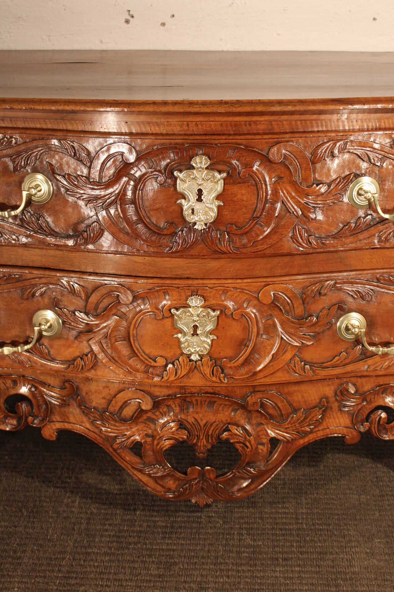 18th century Arlesian chest of drawers