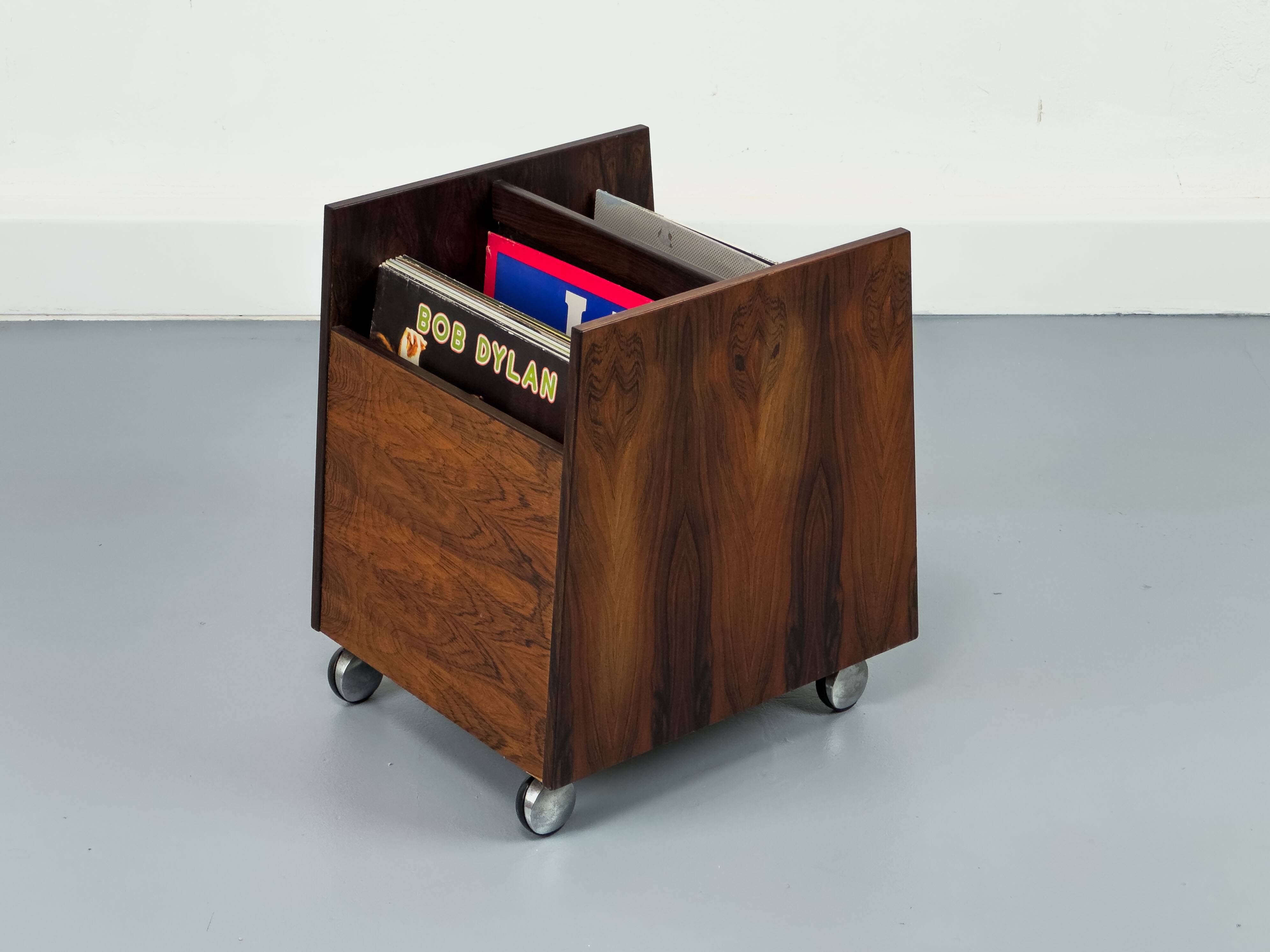 Chariot pour disques vinyles ou magazines du milieu du siècle par Bruksbo