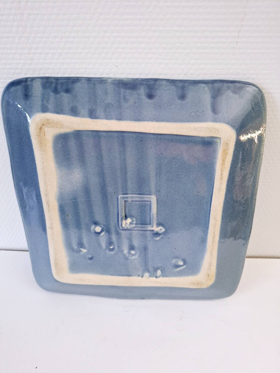 plat en céramique artisanal