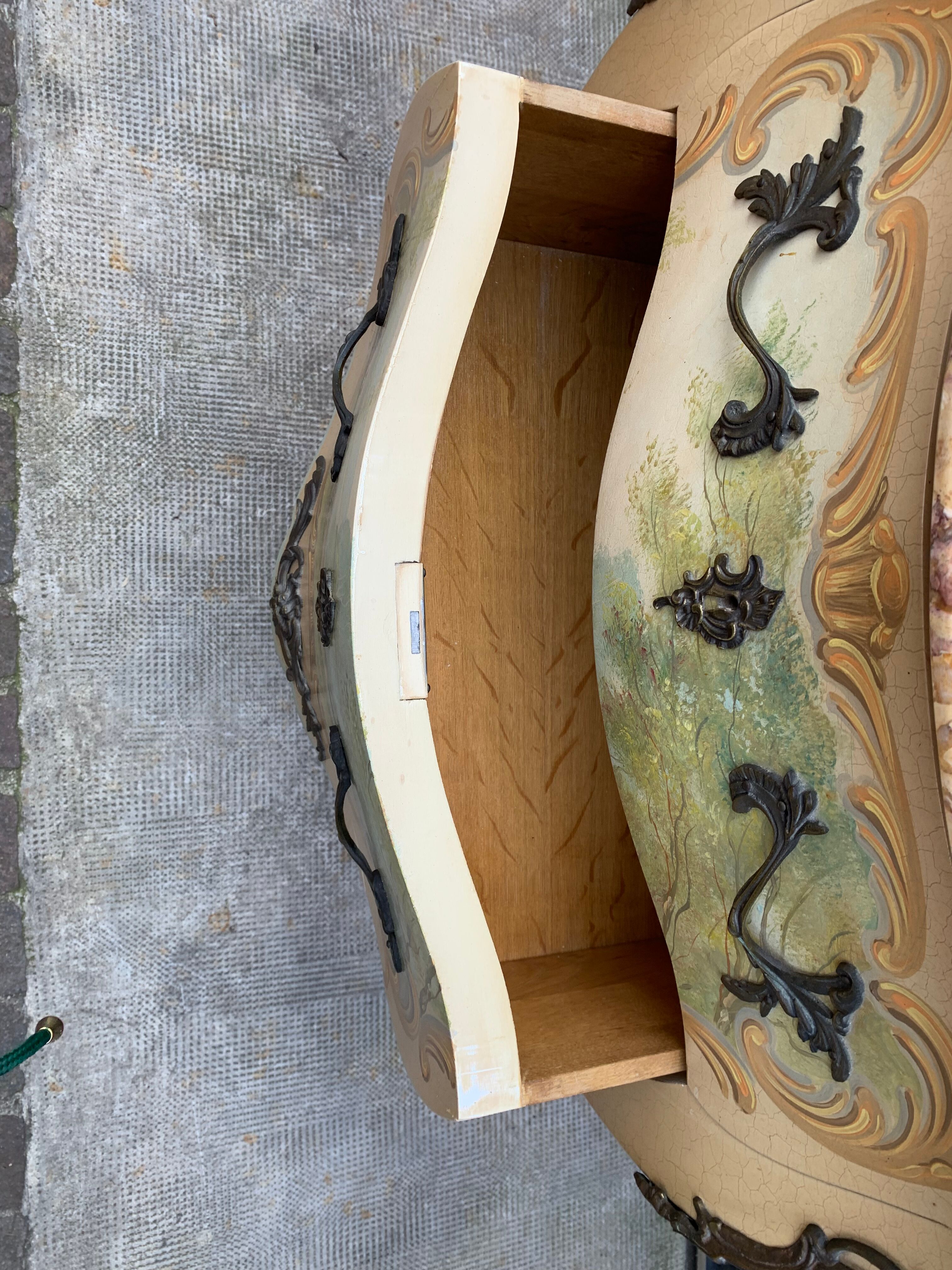 Chest of drawers Louis XV style painted woodwork