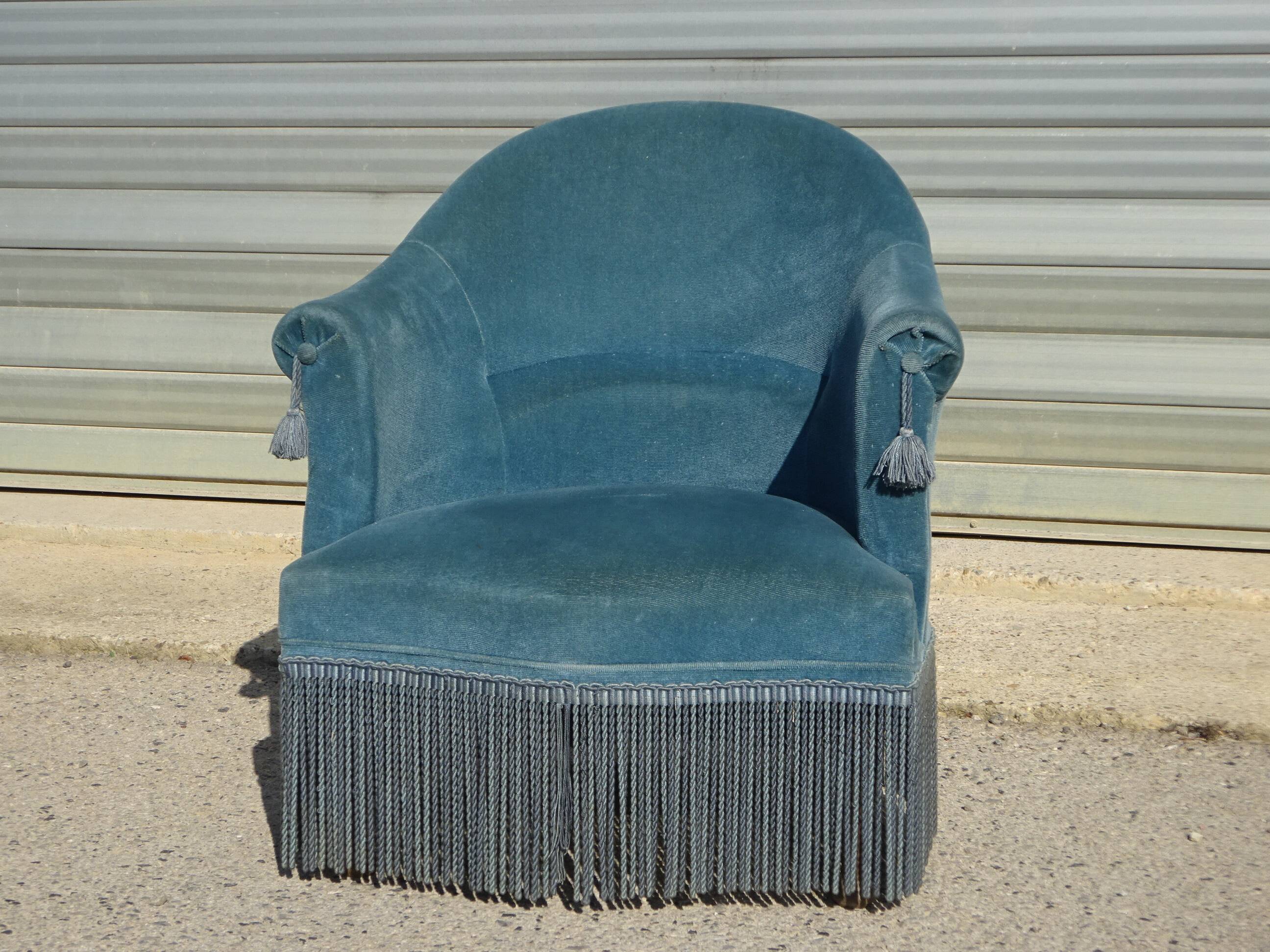 Fauteuil crapaud en velours bleu
