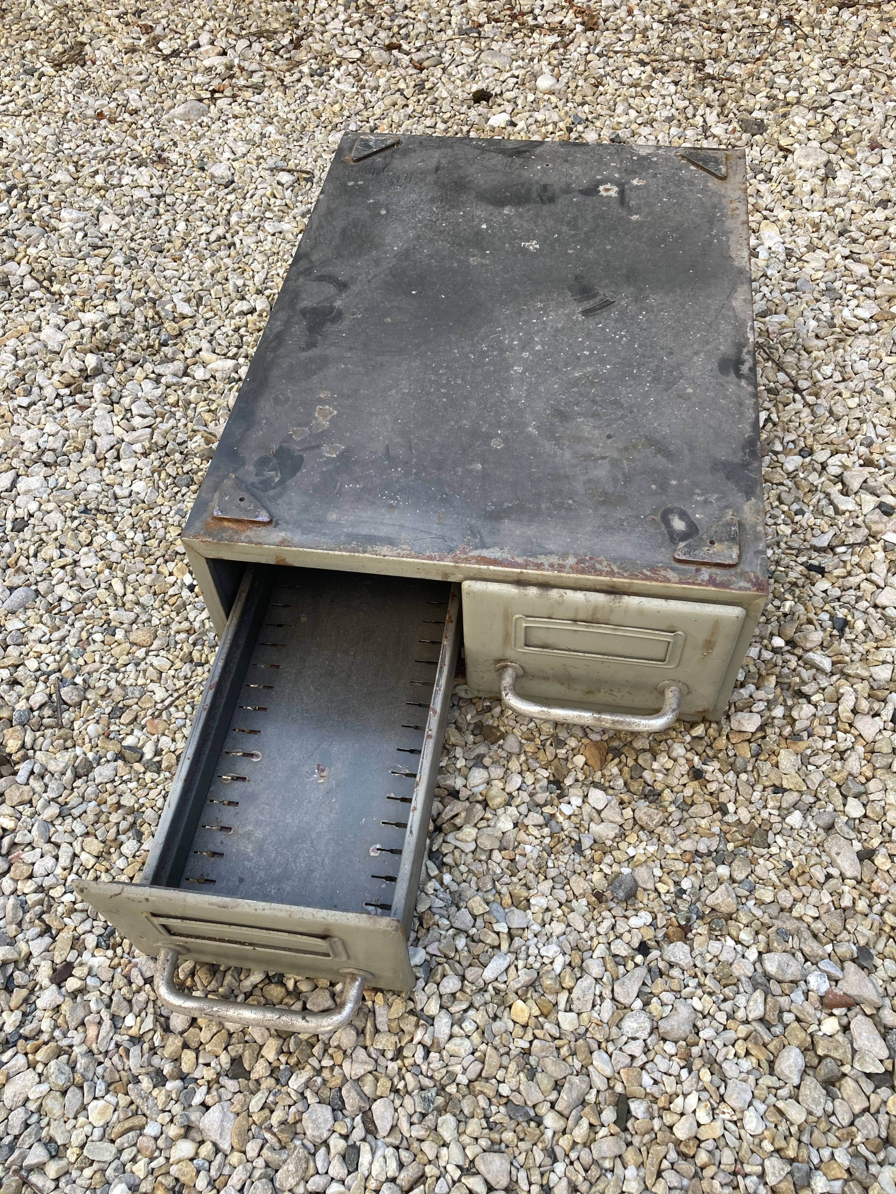 Metal locker 2 drawers