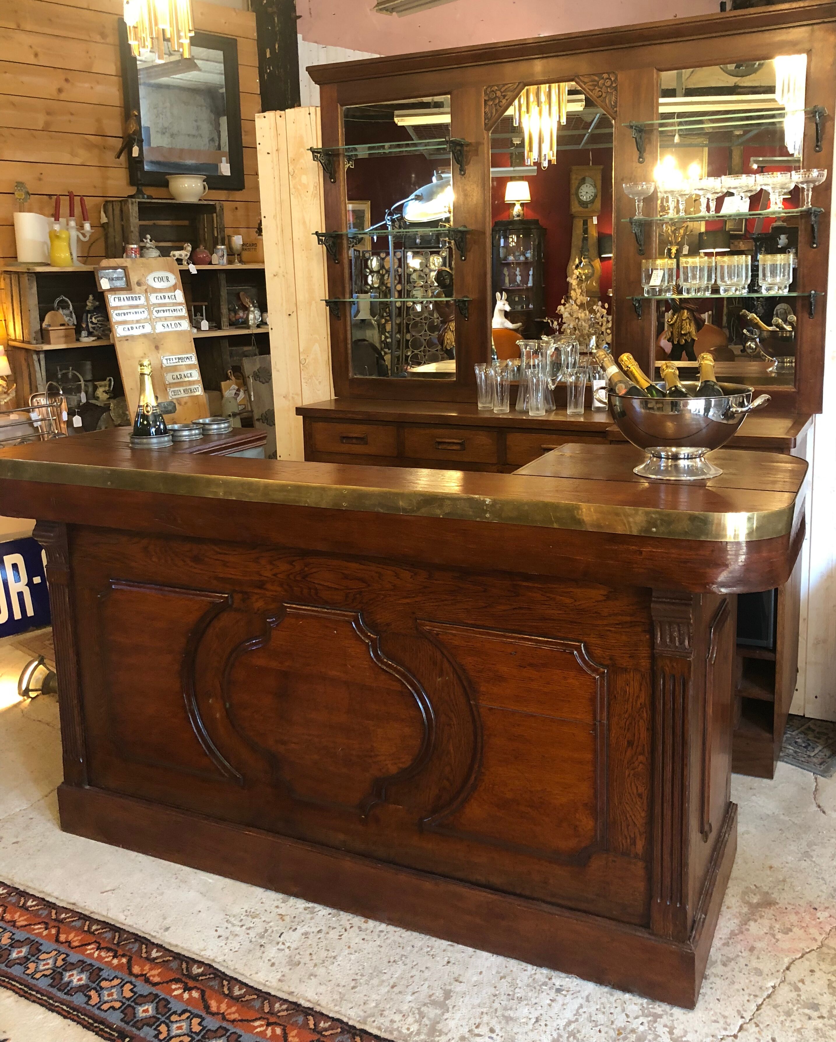 Oak counter bar and its back bistro glass bar 1900s/1930s