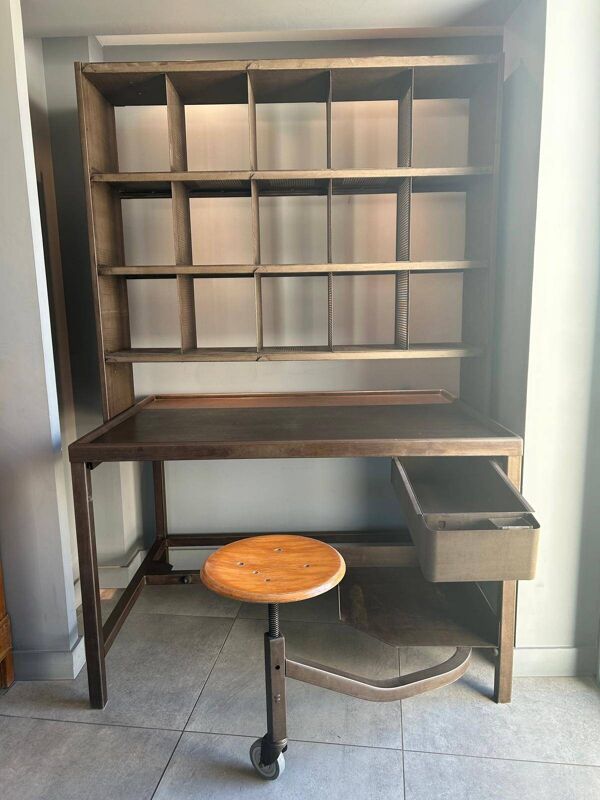 Meuble tri postal avec tabouret