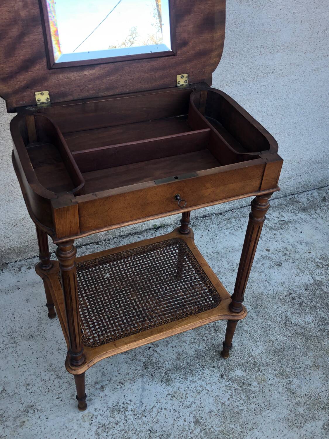 Antique dressing table, walnut pocket emptier