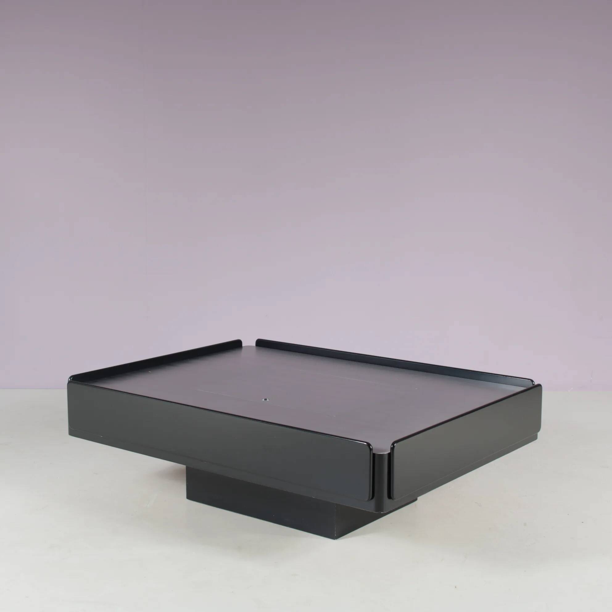 “Caori” coffee table by Vico Magistretti for Gavina, Italy 1960