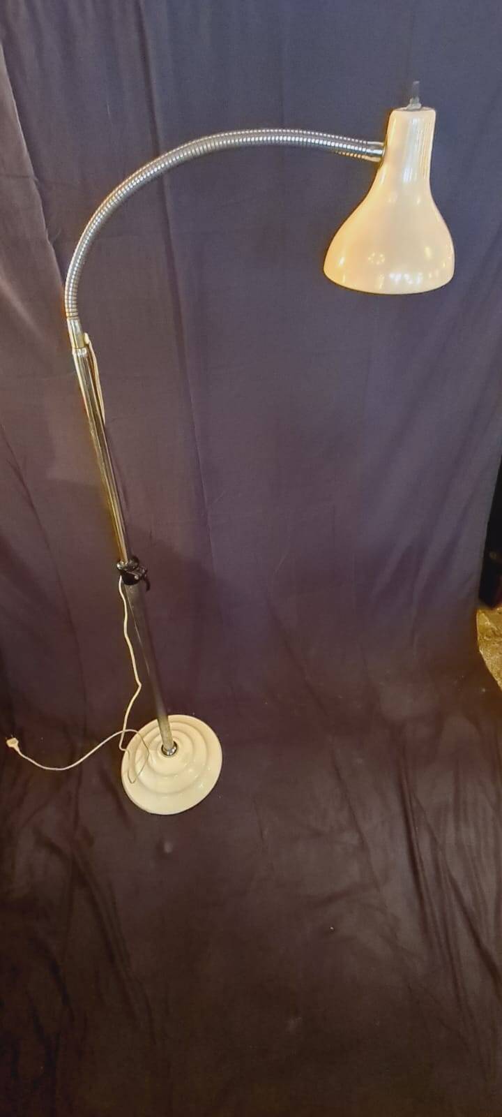 Telescopic medical lamp