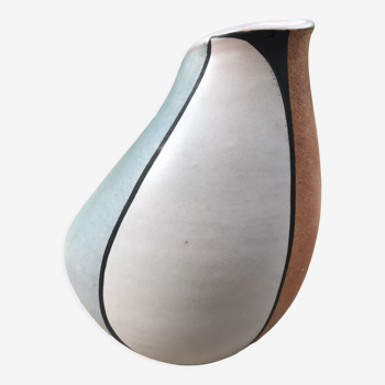 Vase céramique vers 1970 forme originale signé en dessous