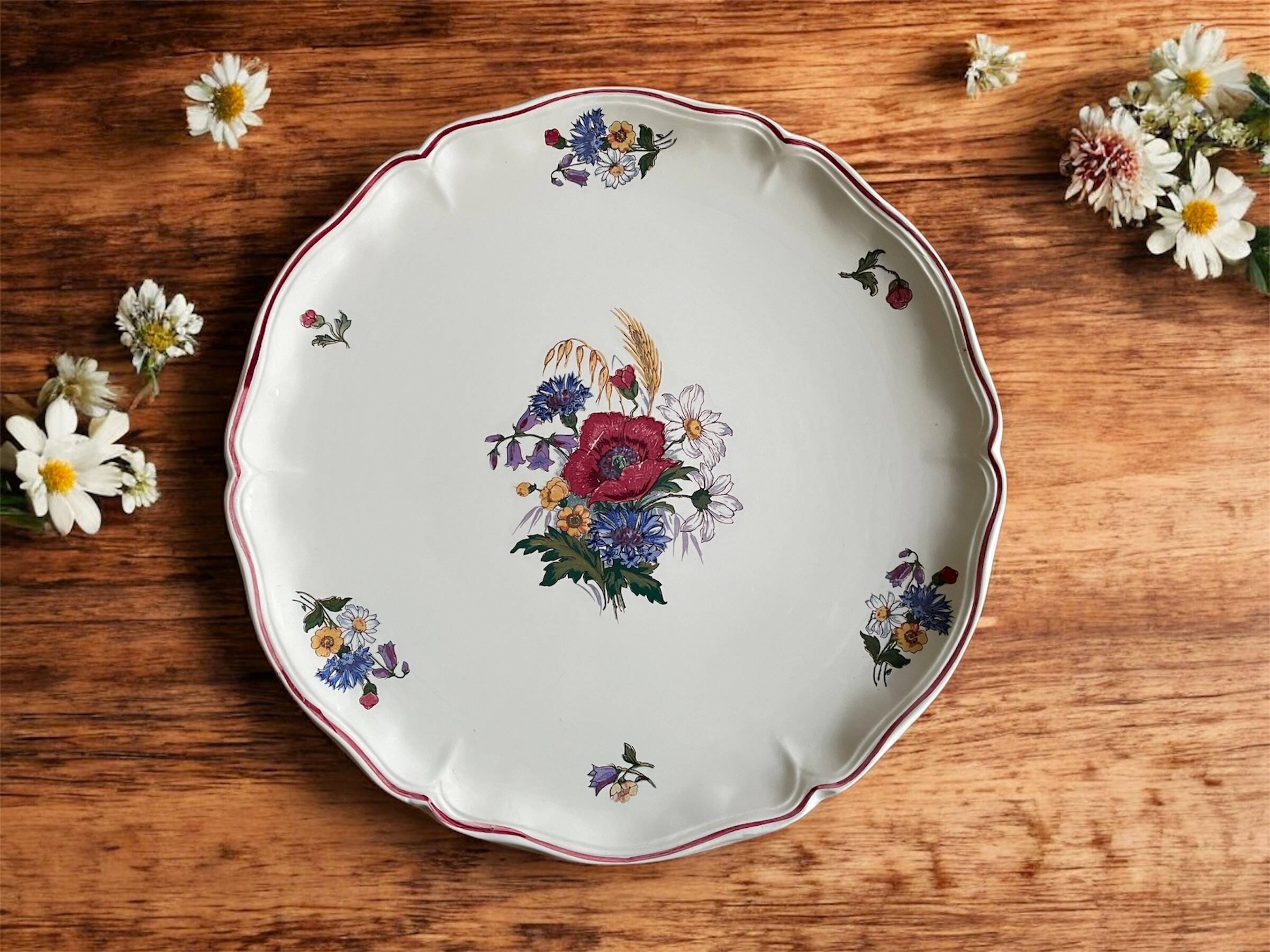 Antique pie dish in Sarreguemines earthenware.