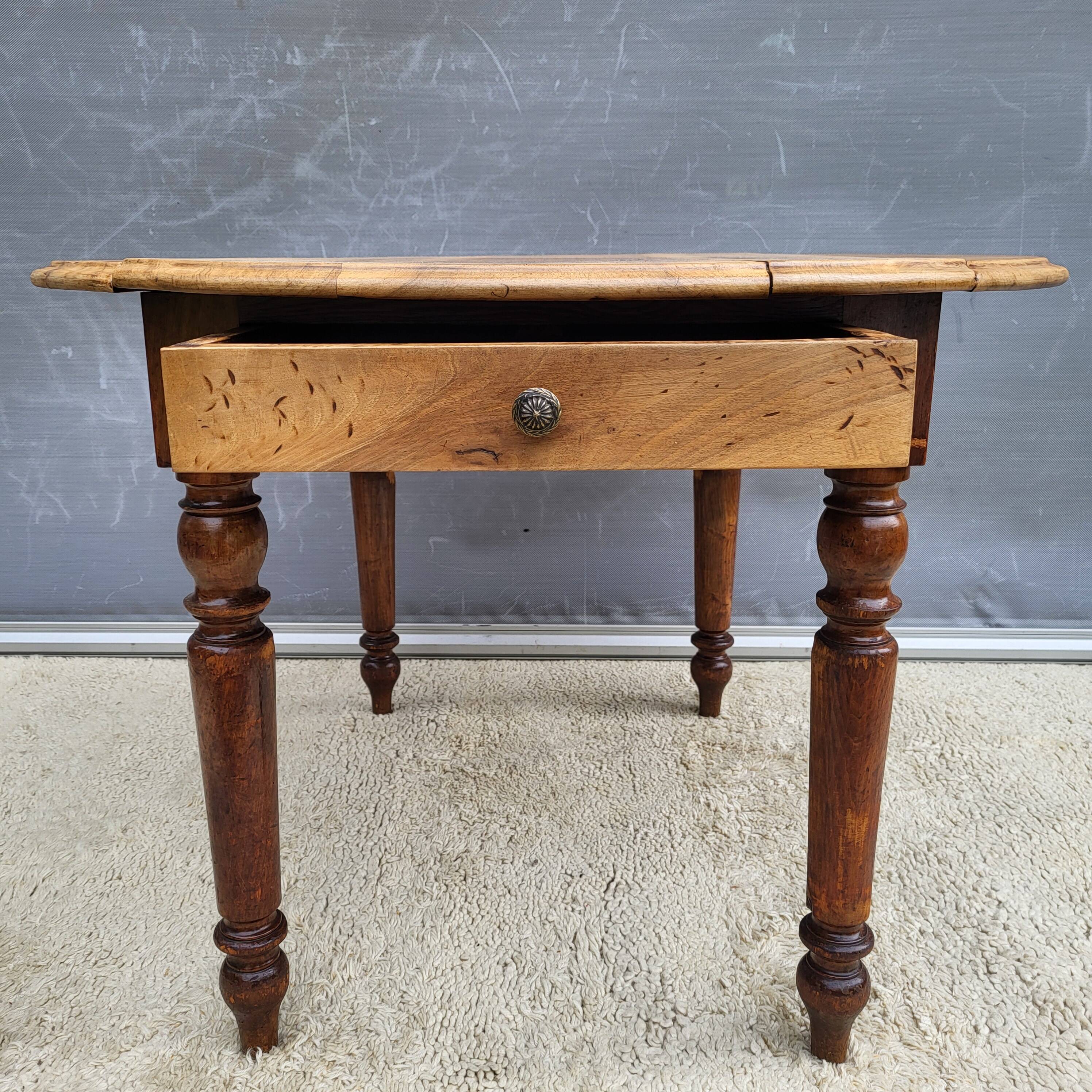 Table XIXth in Elm and Cherry: The Louis-Philippe Elegance