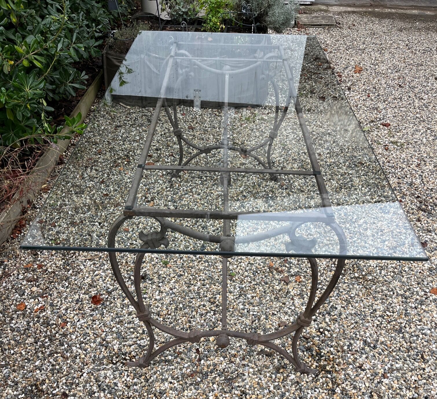 Table en verre et fer forgé, intérieur et extérieur