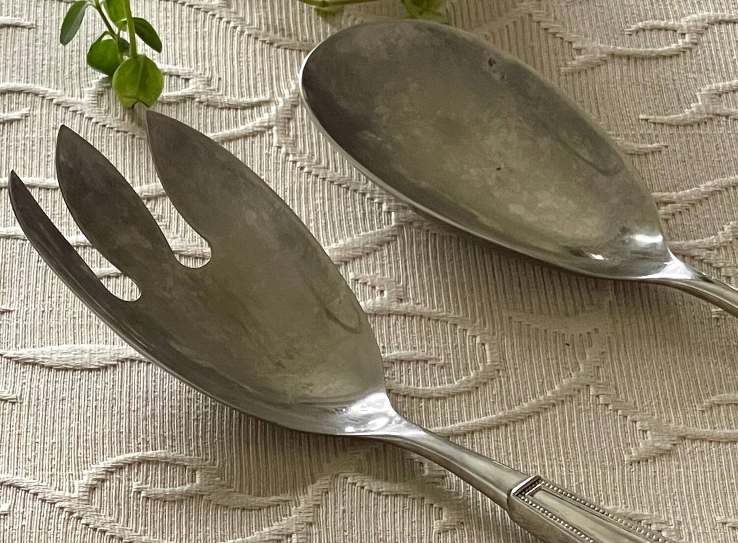Couverts à salade en maillechort.