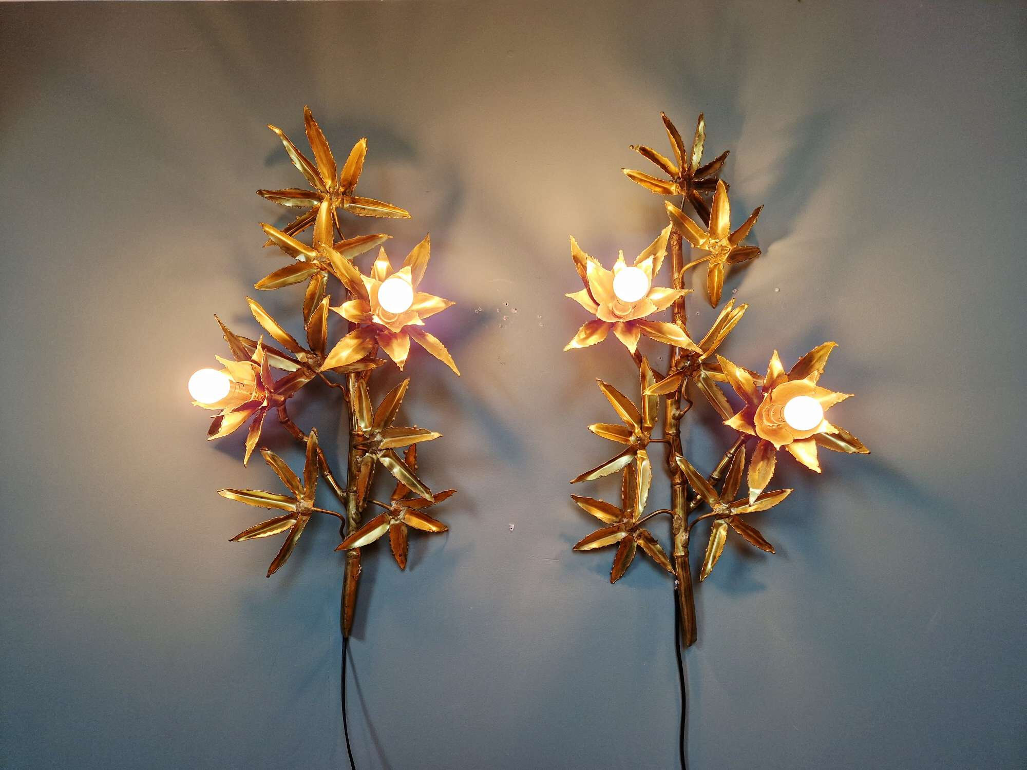 Large pair of brass wall sconces, Maison Jansen, 1960-70.
