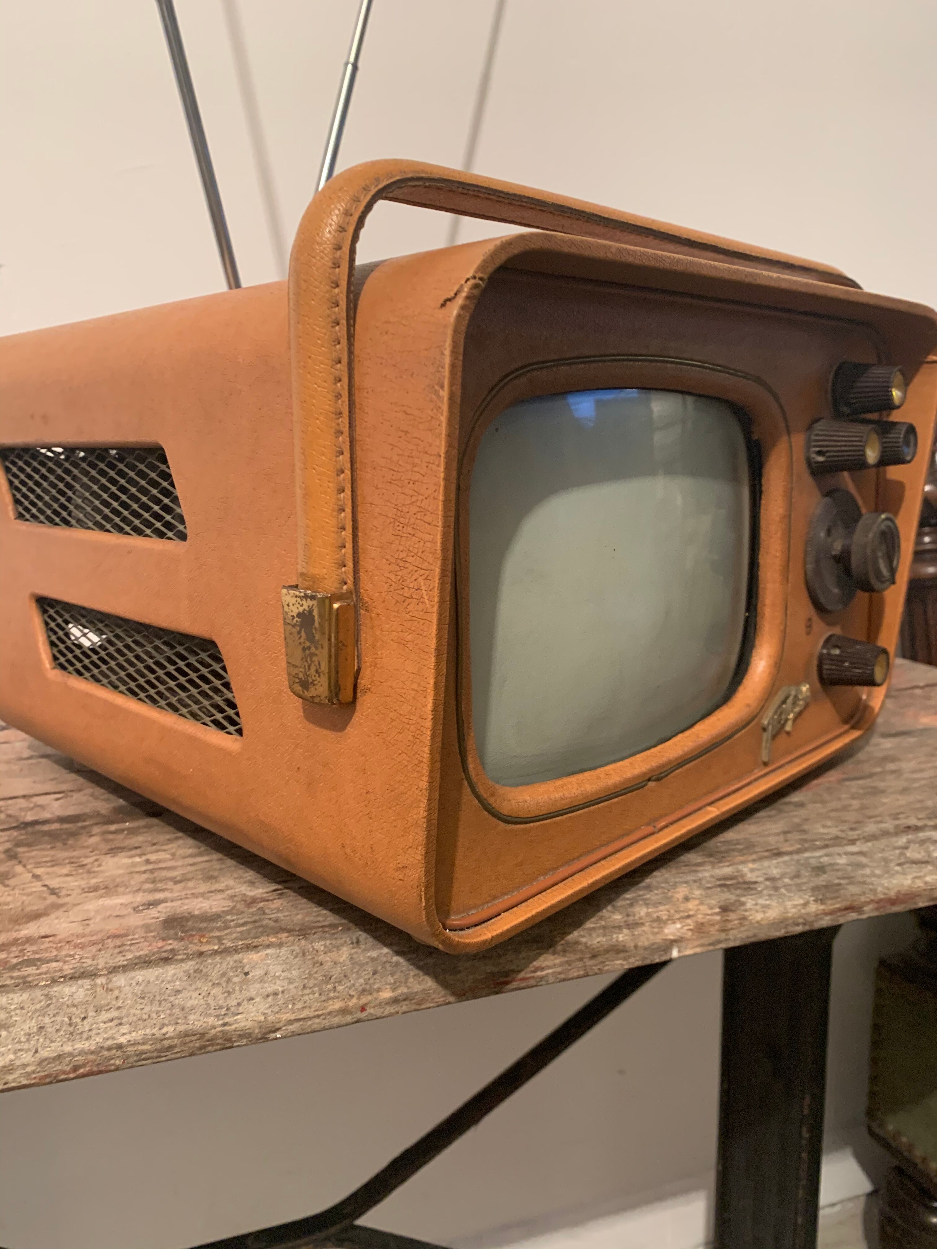 Télévision portable vintage années 60 1960
