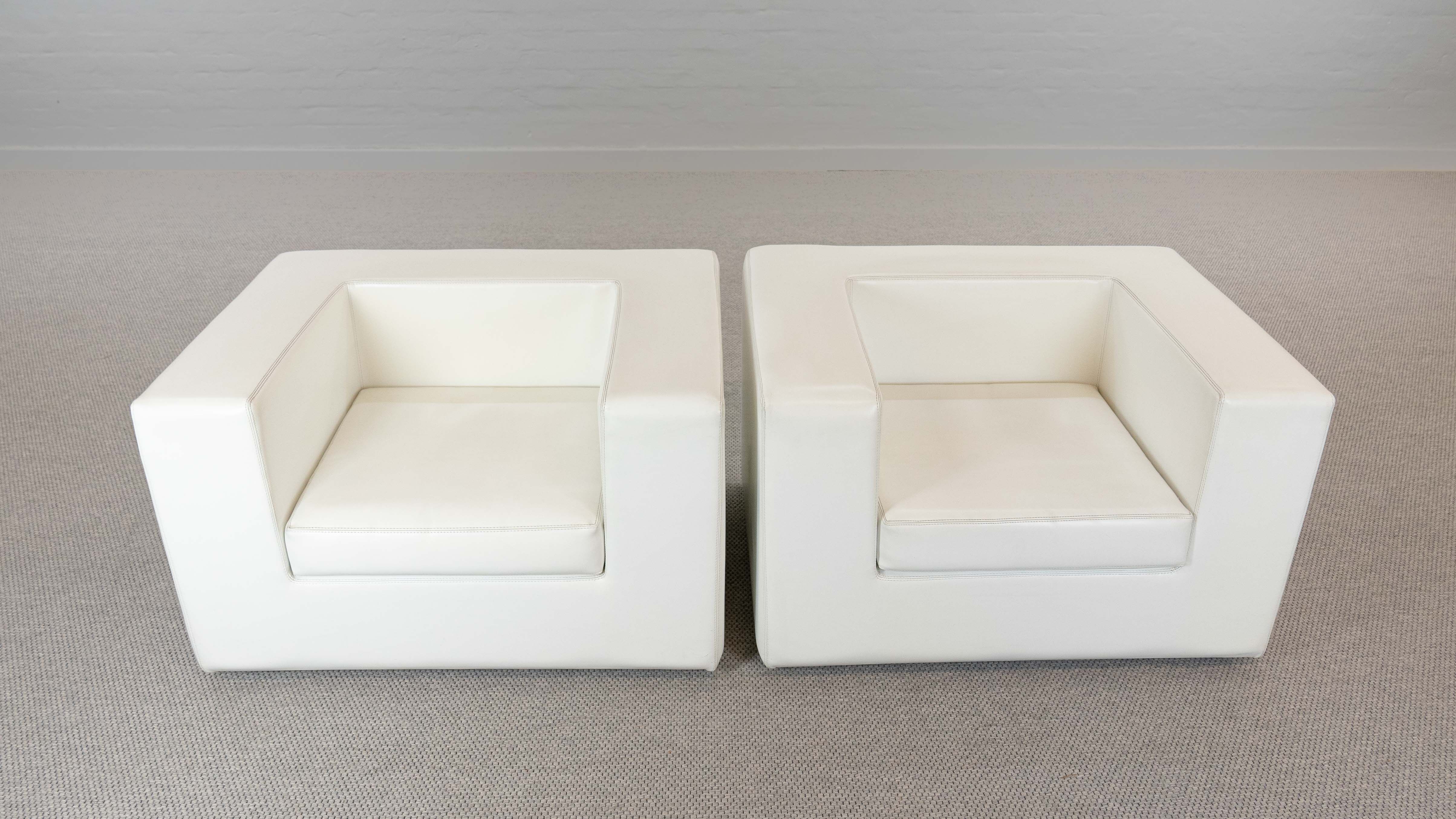 Pair of vintage Throw Away Armchairs by Willie Landels for Zanotta, white Vinyl
