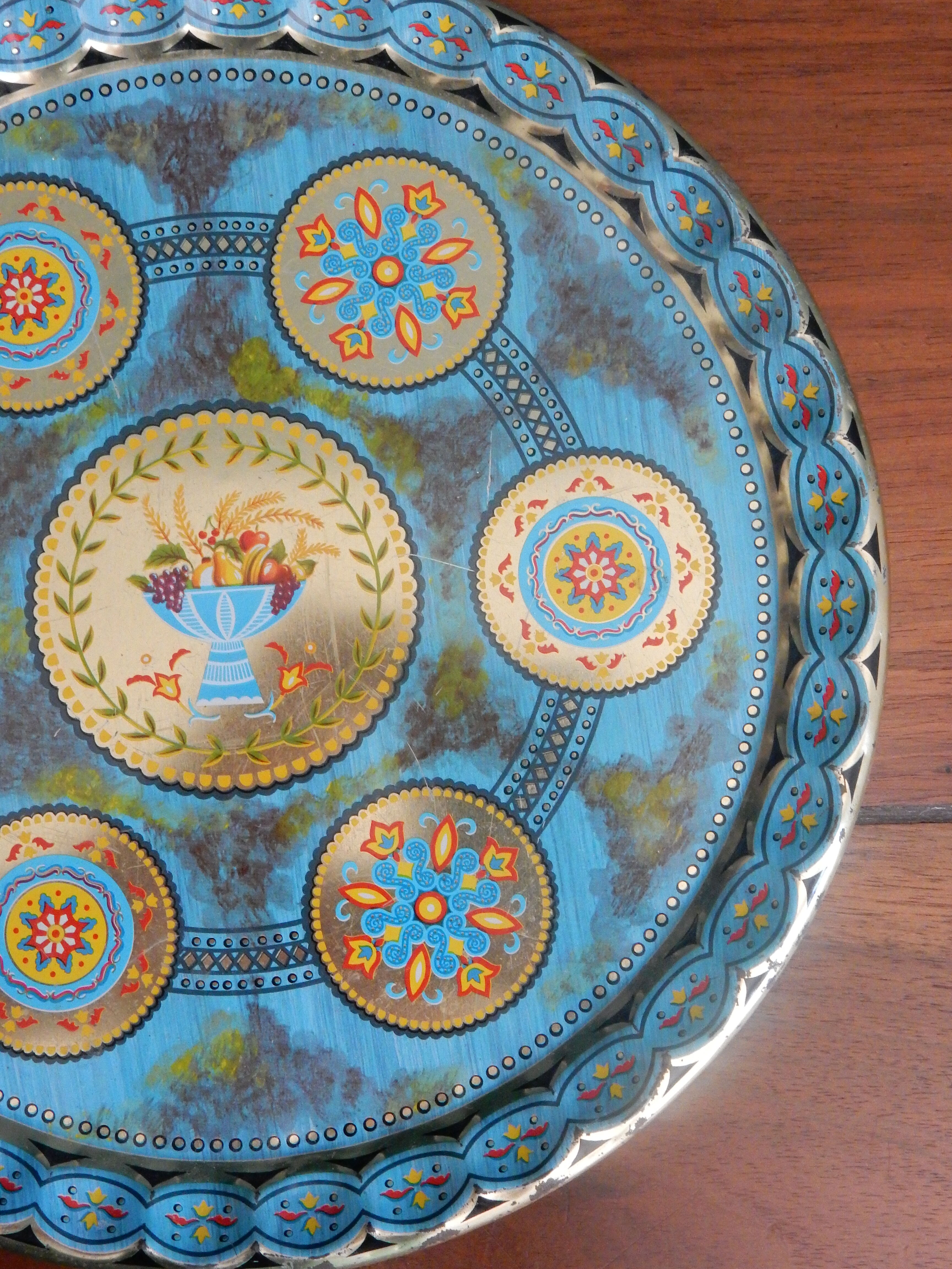 Small round metal tray Baret wave Ambrosia