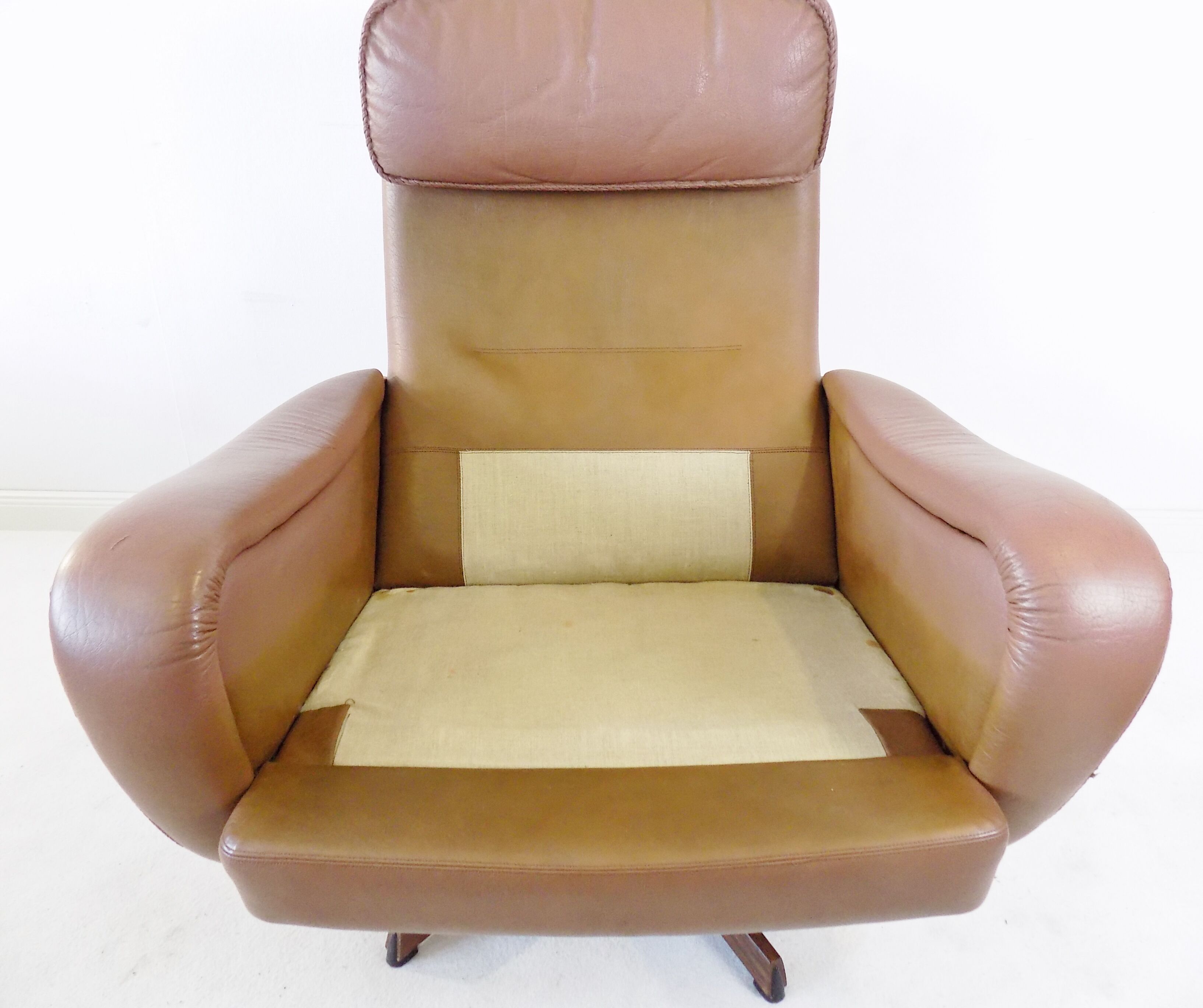 Fauteuil cuir avec pouf de Madsen & Schübel pour Bovenkamp