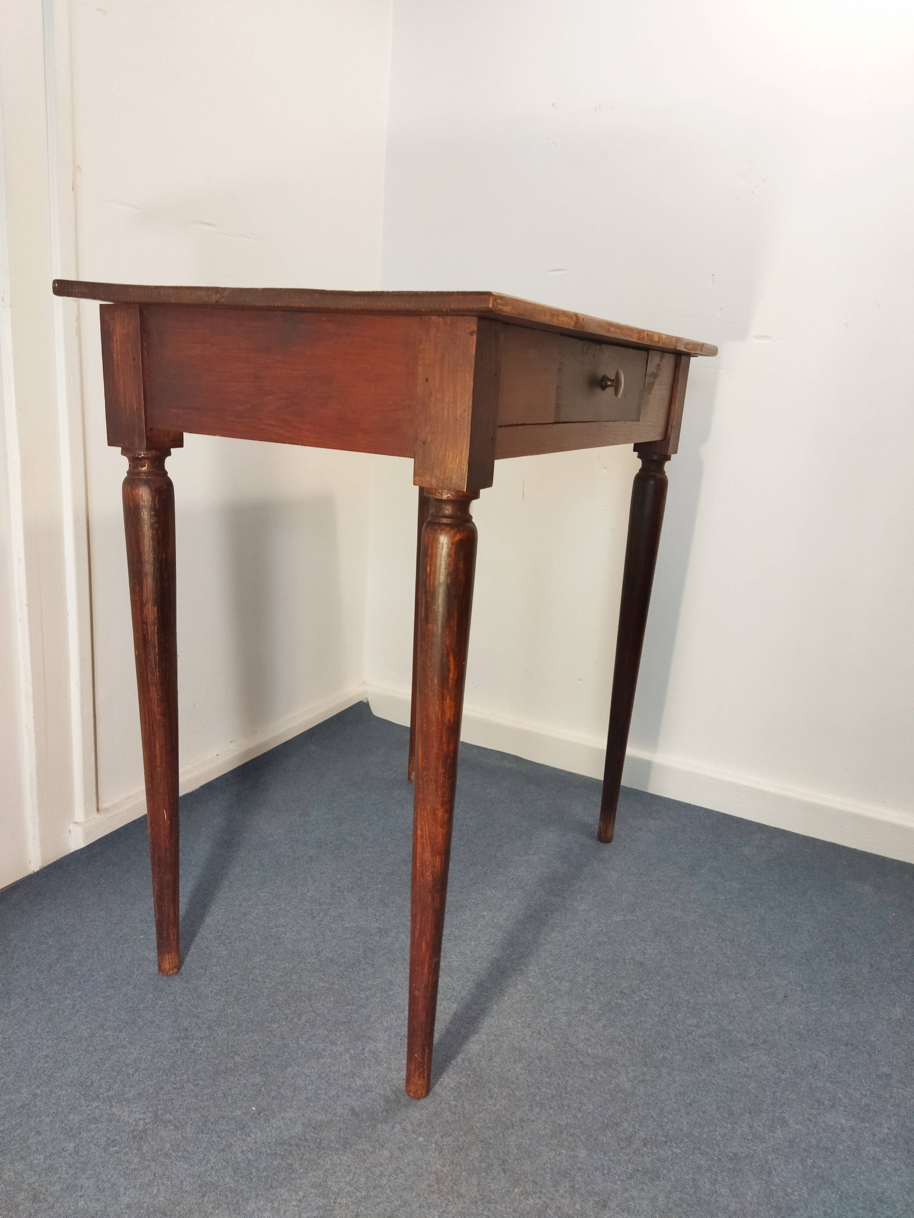 Desktop foot spindles