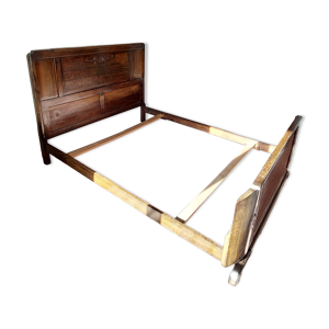 Lit double avec chevet