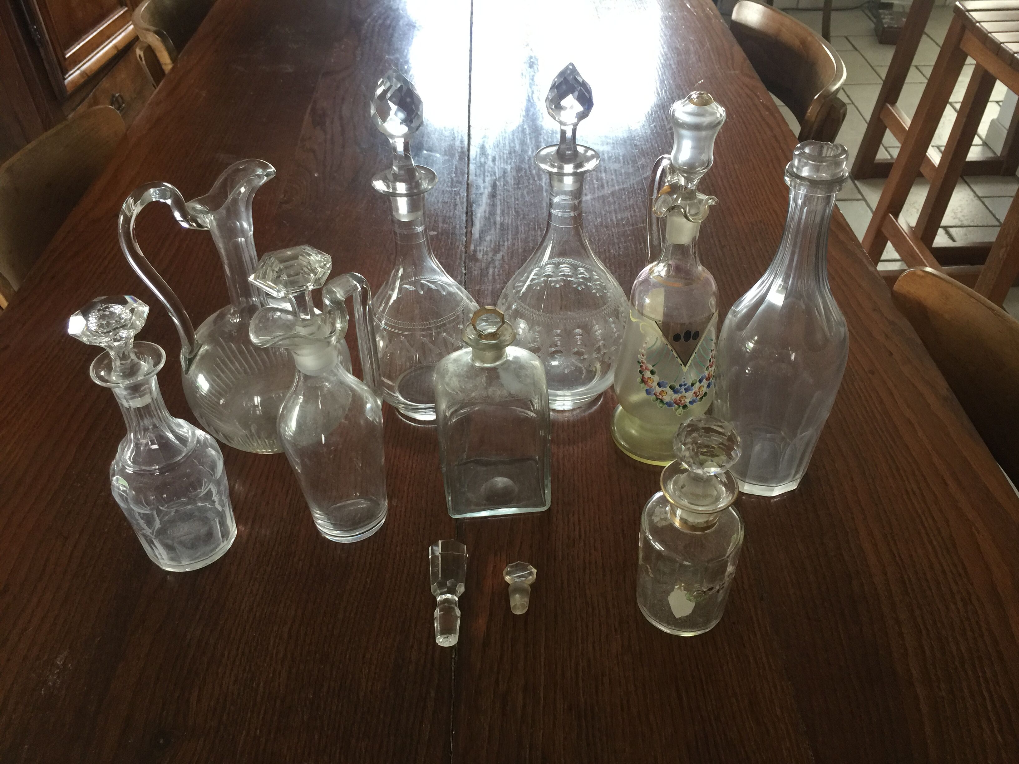 Lot de 9 carafes anciennes
