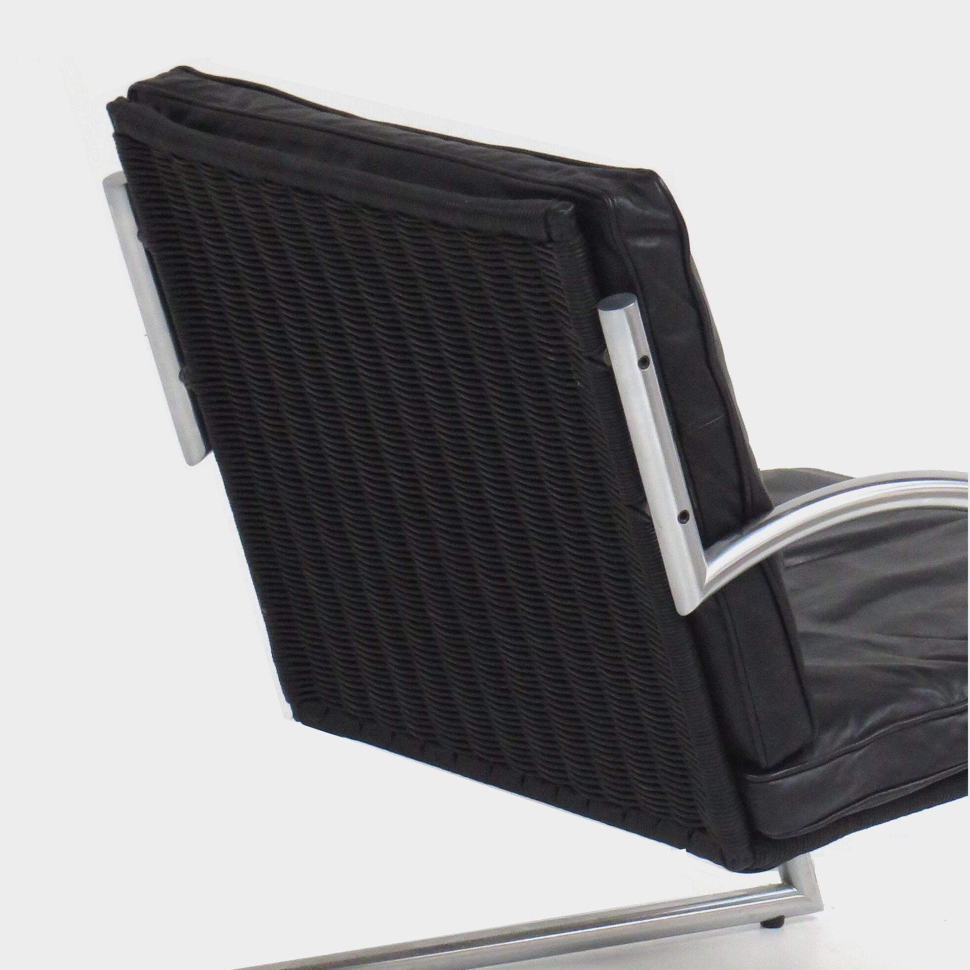 Fauteuil vintage design du milieu du siècle en cuir noir de haute qualité, années 1980