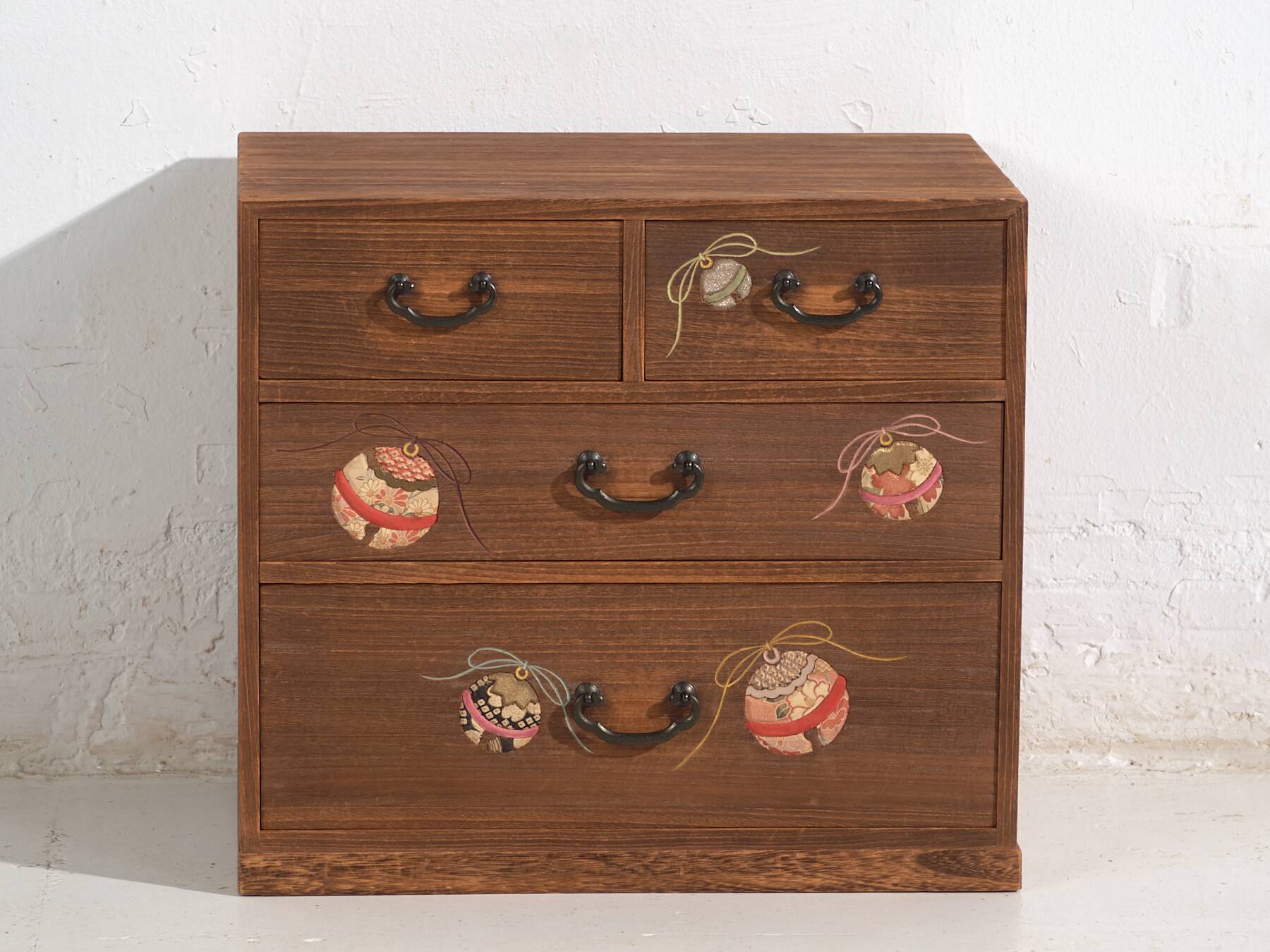 Small Japanese chest of drawers in paulownia – Showa period (c. 1950–1979)