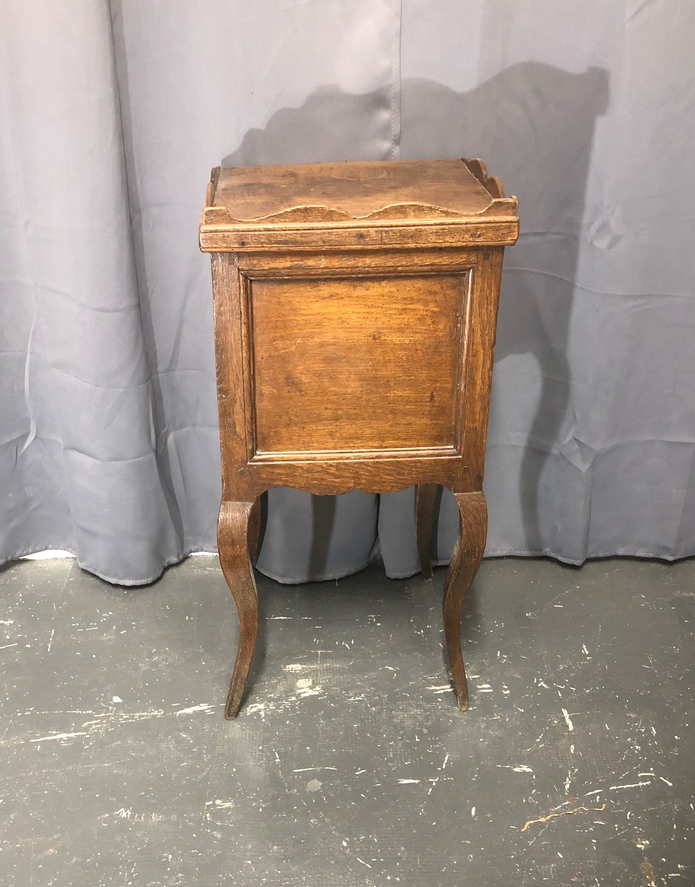 Side cabinet in oak period LOUIS XV 18 eme Country furniture Fifth wheel Table