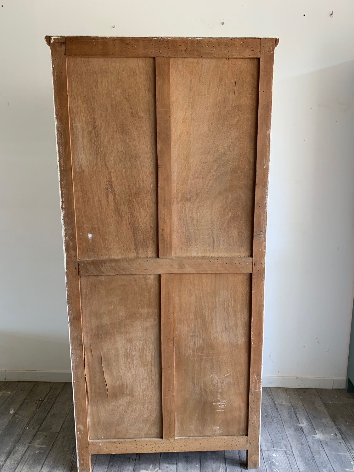 Armoire parisienne