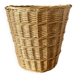 Braided straw basket