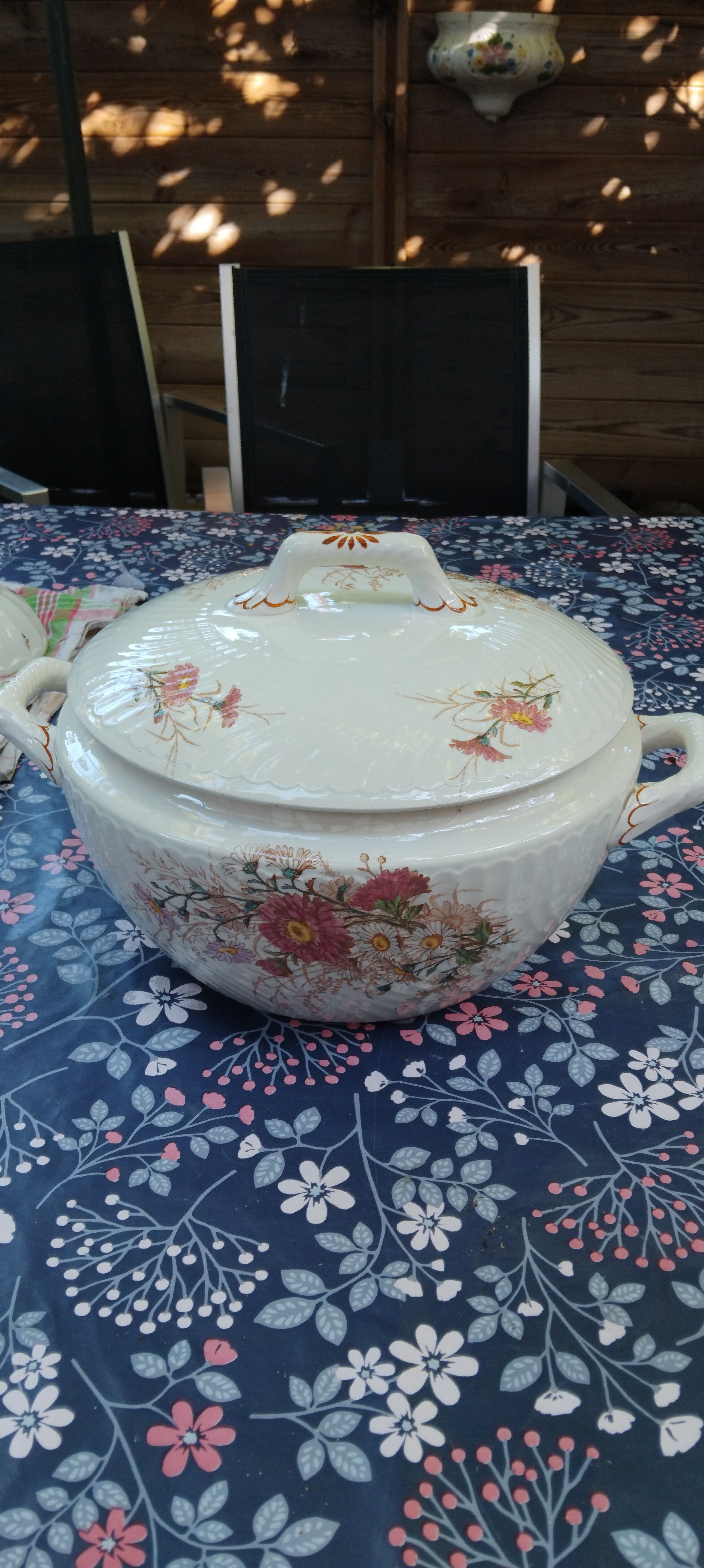 Old ceramic soup tureen Lunéville KG pattern Queen Marguerite