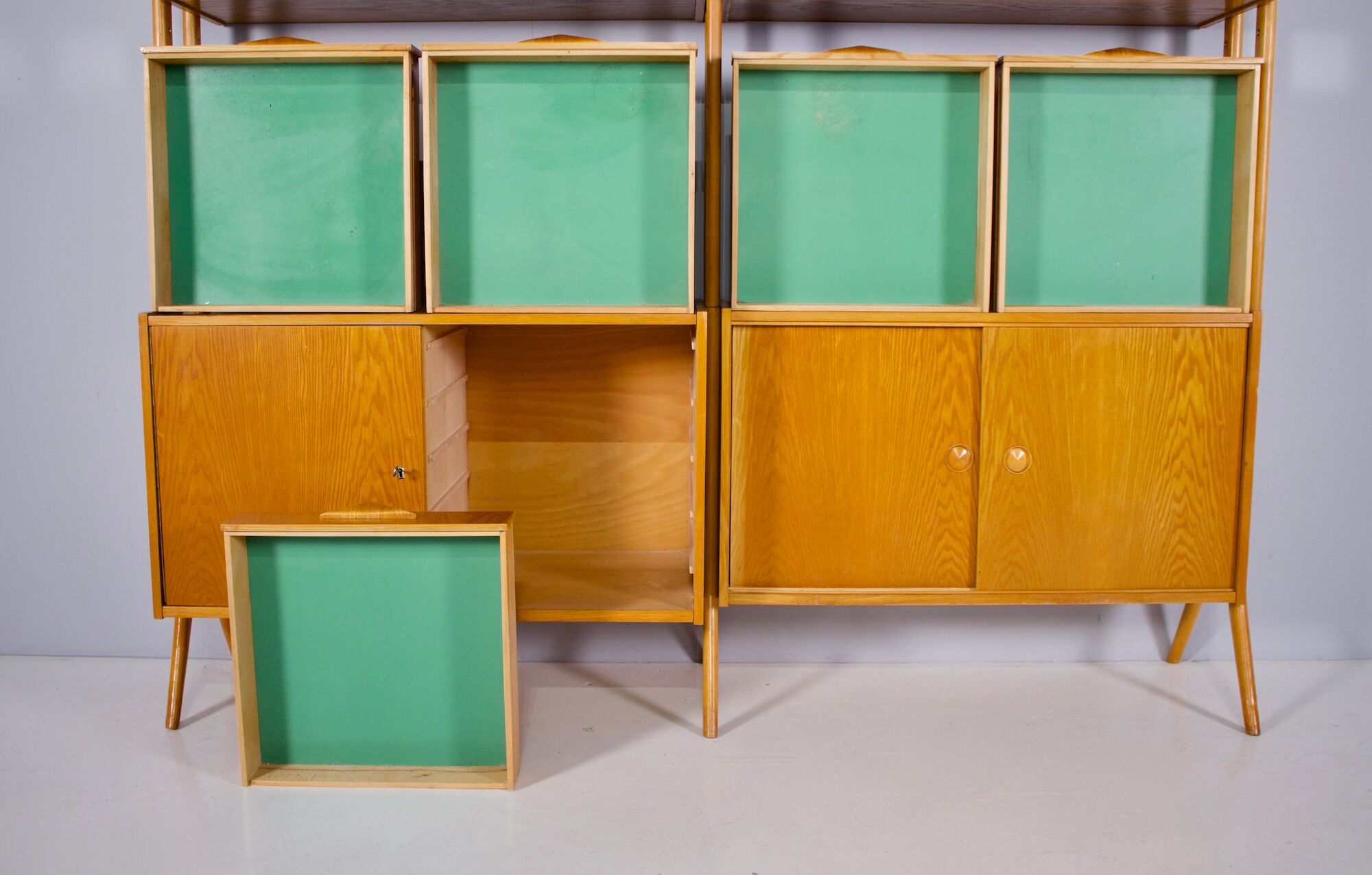 Double shelf on feet 1960's