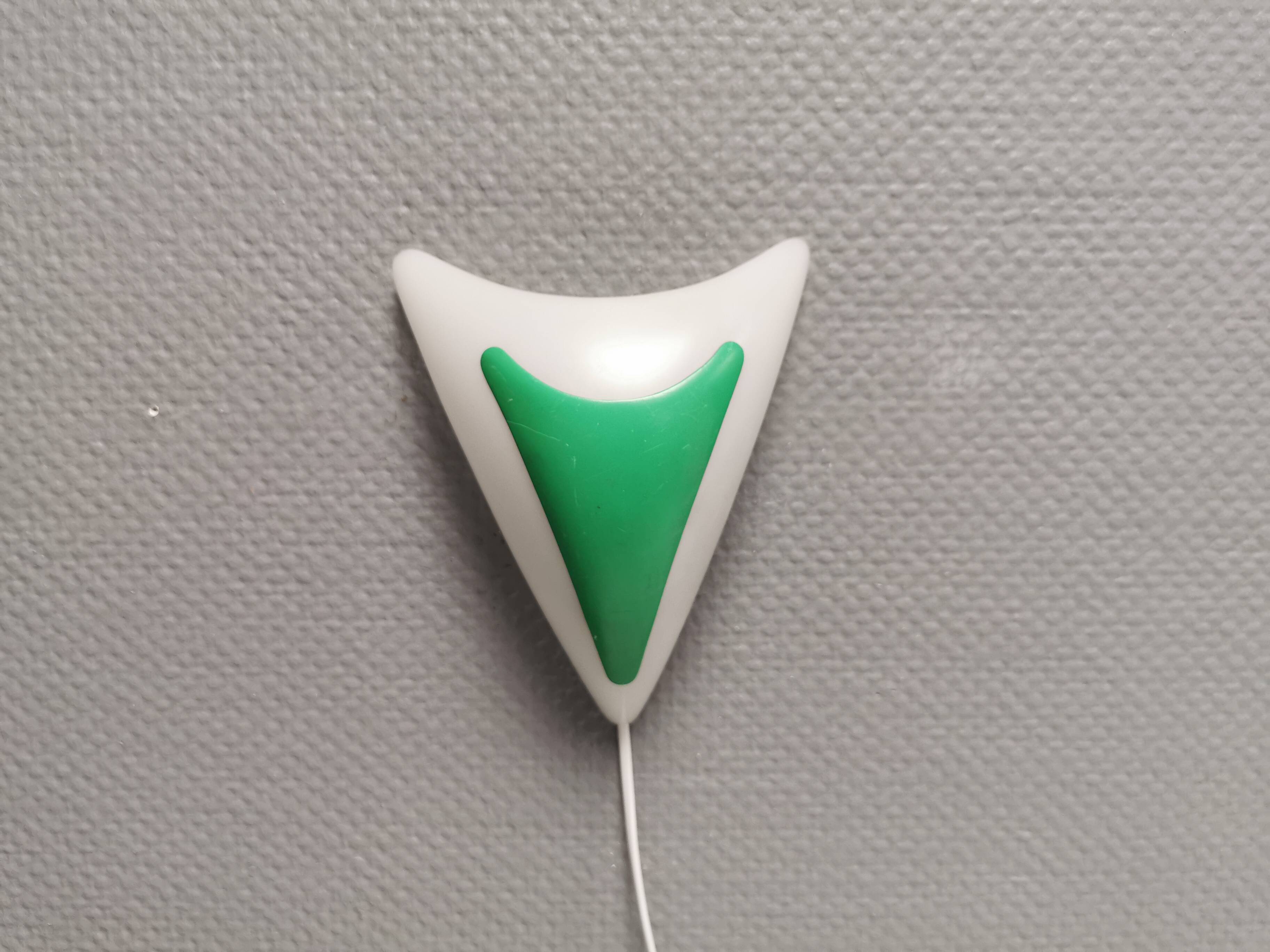 Beautiful and fun wall lamp, in hard pressed white plastic danish 1980s